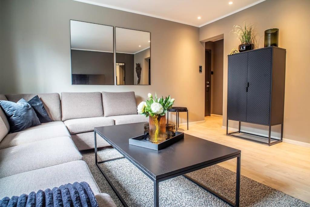 Near Brosundet, Newly Refurnished, Free Street Parking Apartamento Ålesund Exterior foto