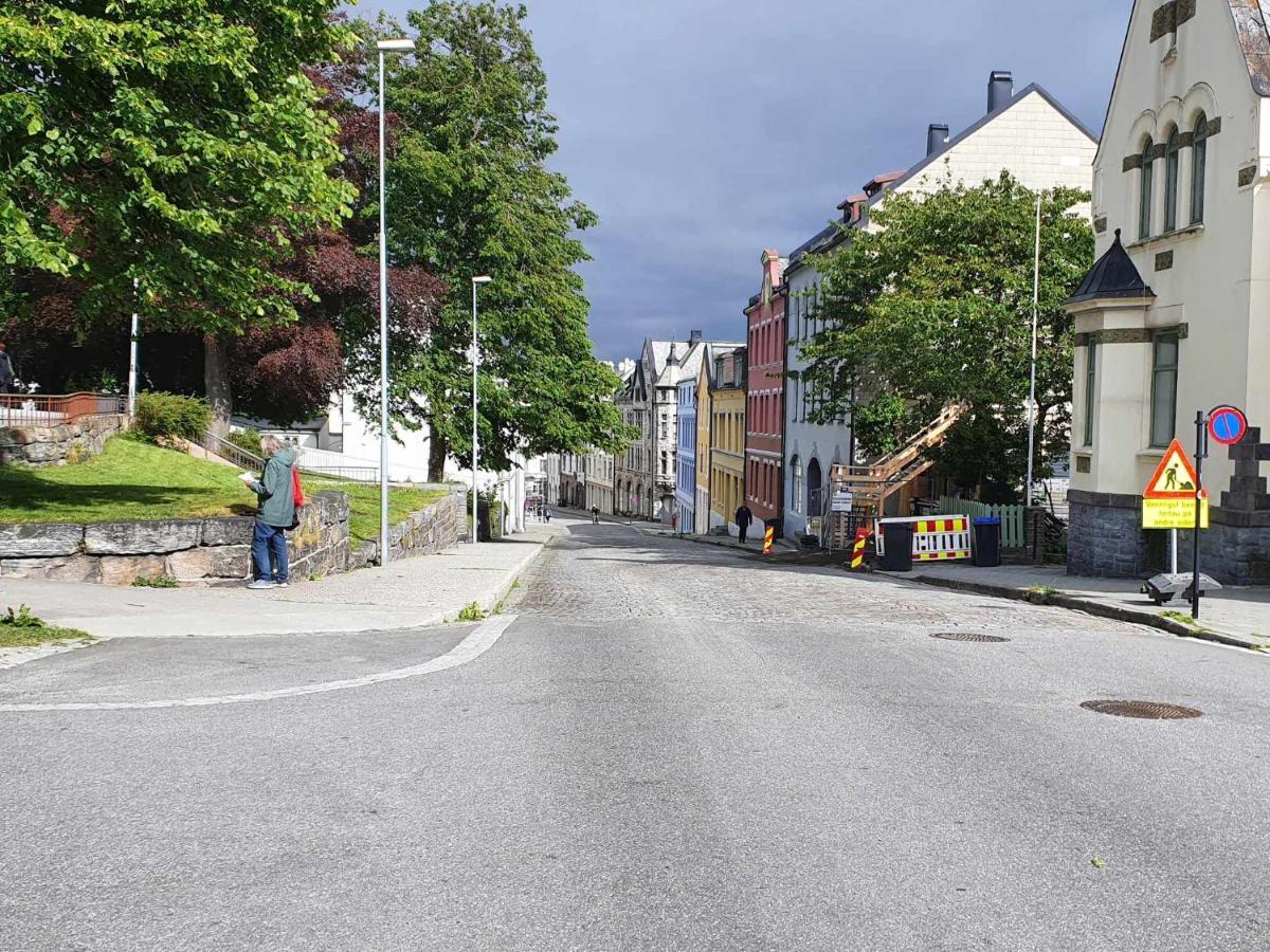 Near Brosundet, Newly Refurnished, Free Street Parking Apartamento Ålesund Exterior foto