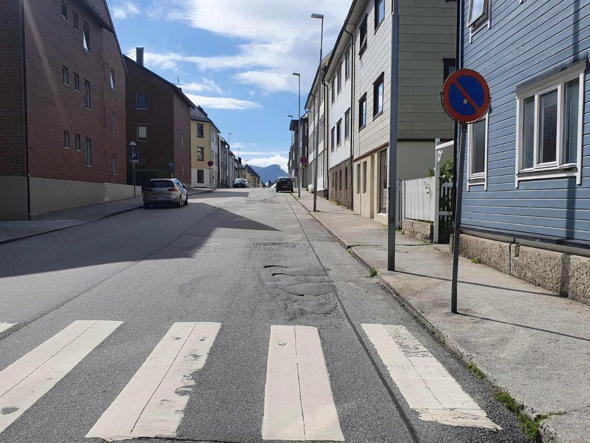 Near Brosundet, Newly Refurnished, Free Street Parking Apartamento Ålesund Exterior foto